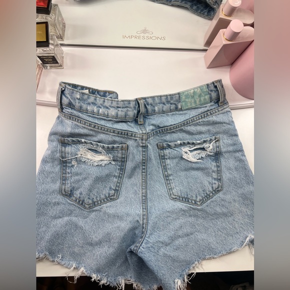 Zara Distressed Shorts 4 - Picture 3 of 3